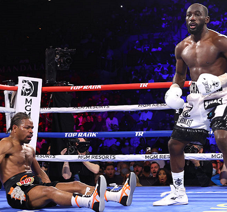 Terence Crawford, Errol Spence’ı savunmasız bir şekilde nakavt ederek mutlak dünya şampiyonu oldu